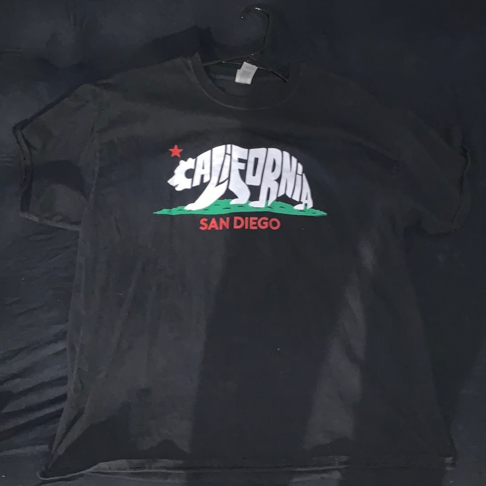 Gildan XL Black Graphic T shirt